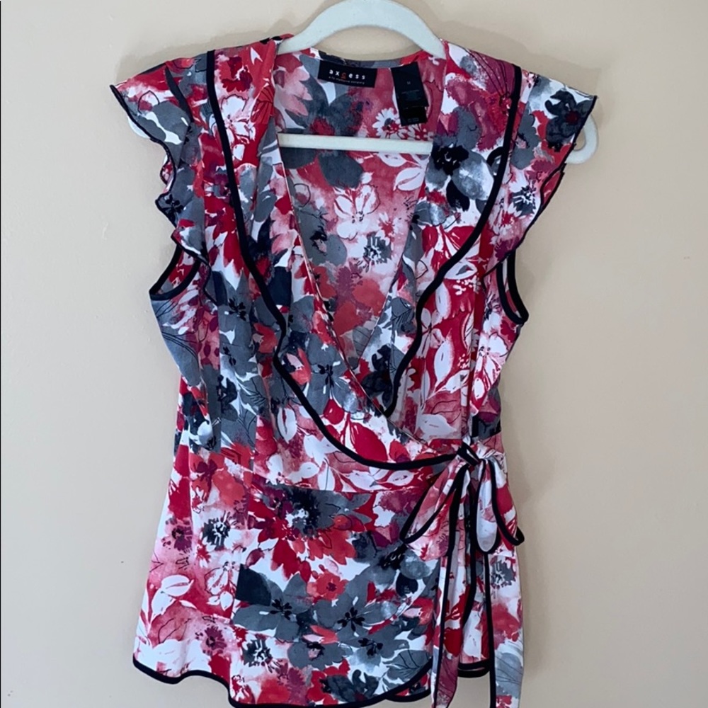 Axcess Floral Wrap Women’s Top Size Medium EUC